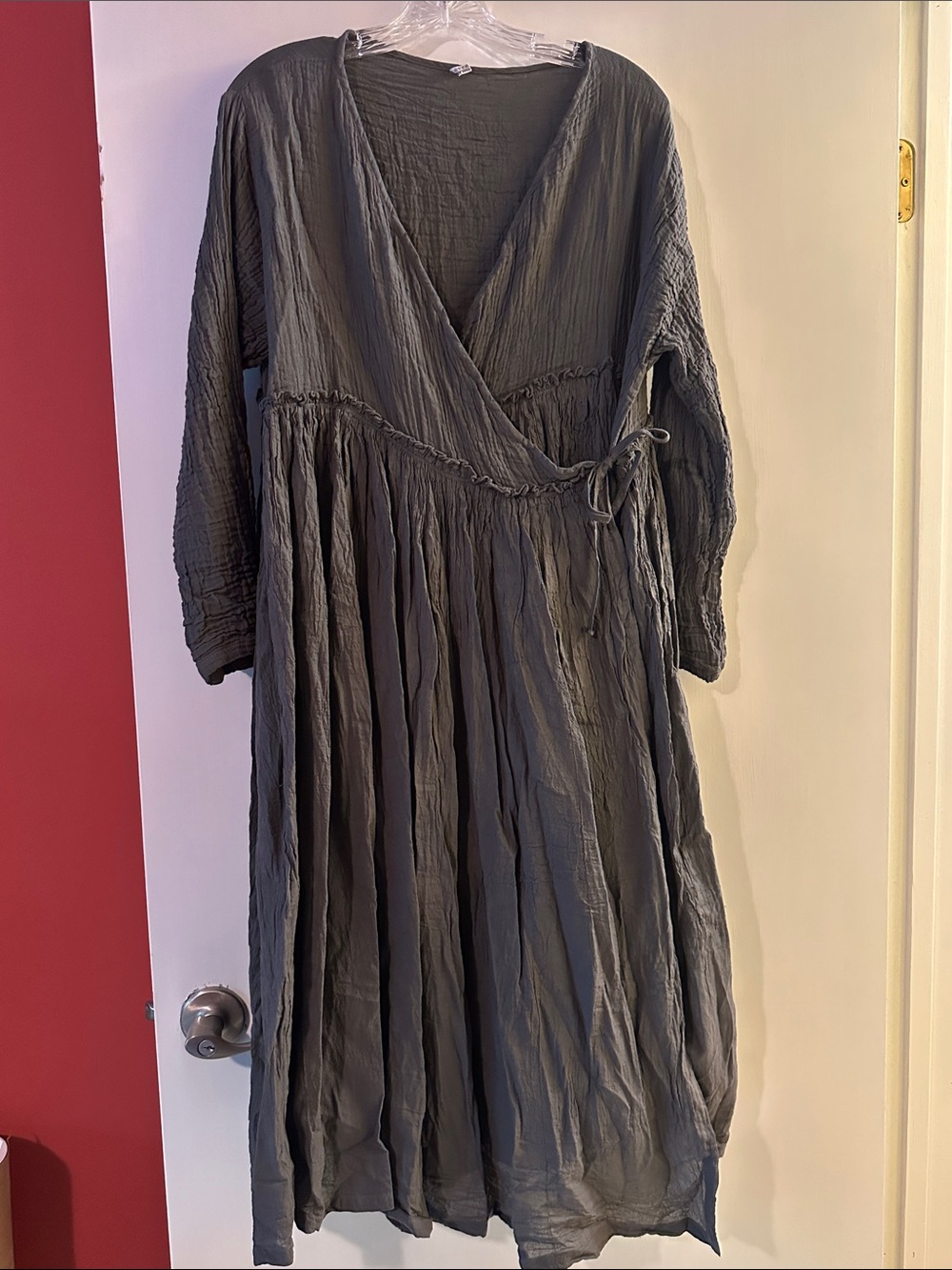 Crinkled Gauze Wrap Midi Dress in Gray